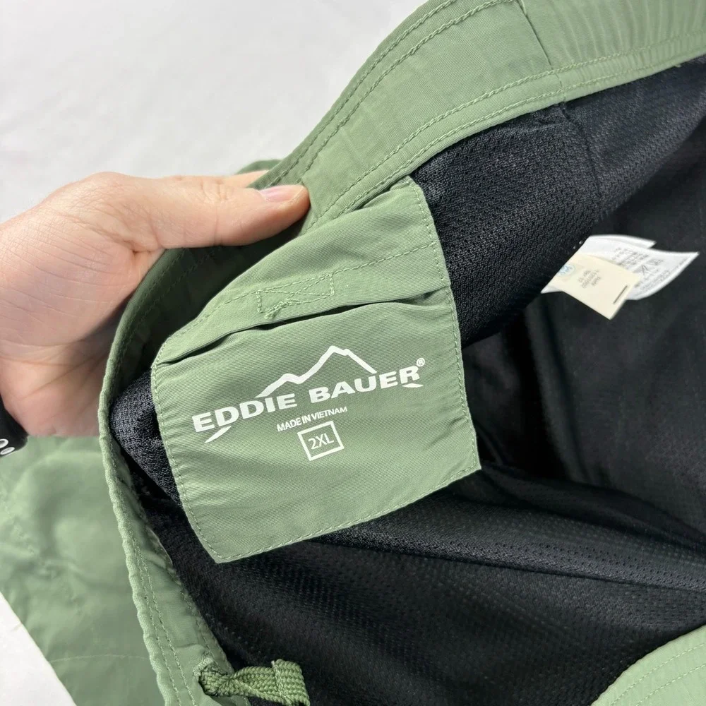 Eddie Bauer Shorts Men 2XL (Size 50) Green Amphib Hybrid Outdoor Relaxed Fit NEW
